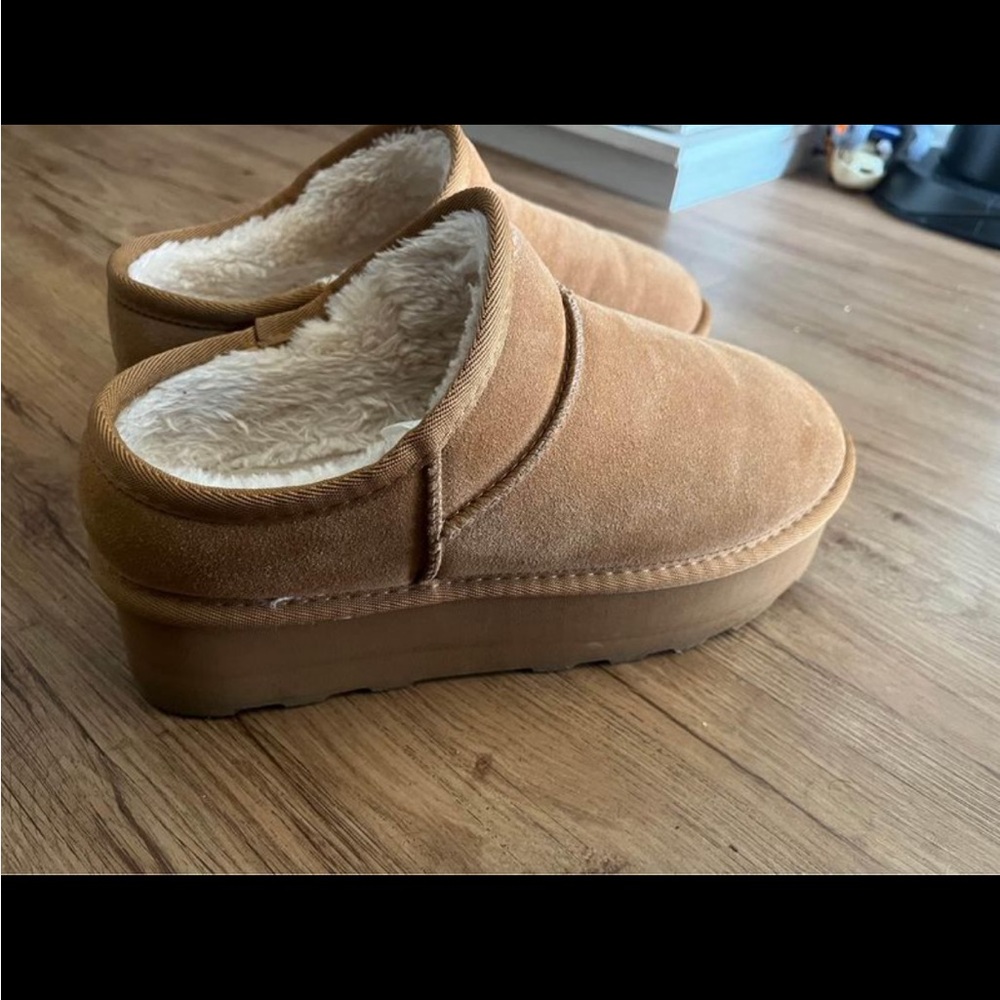 Cushionaire huggy platforms